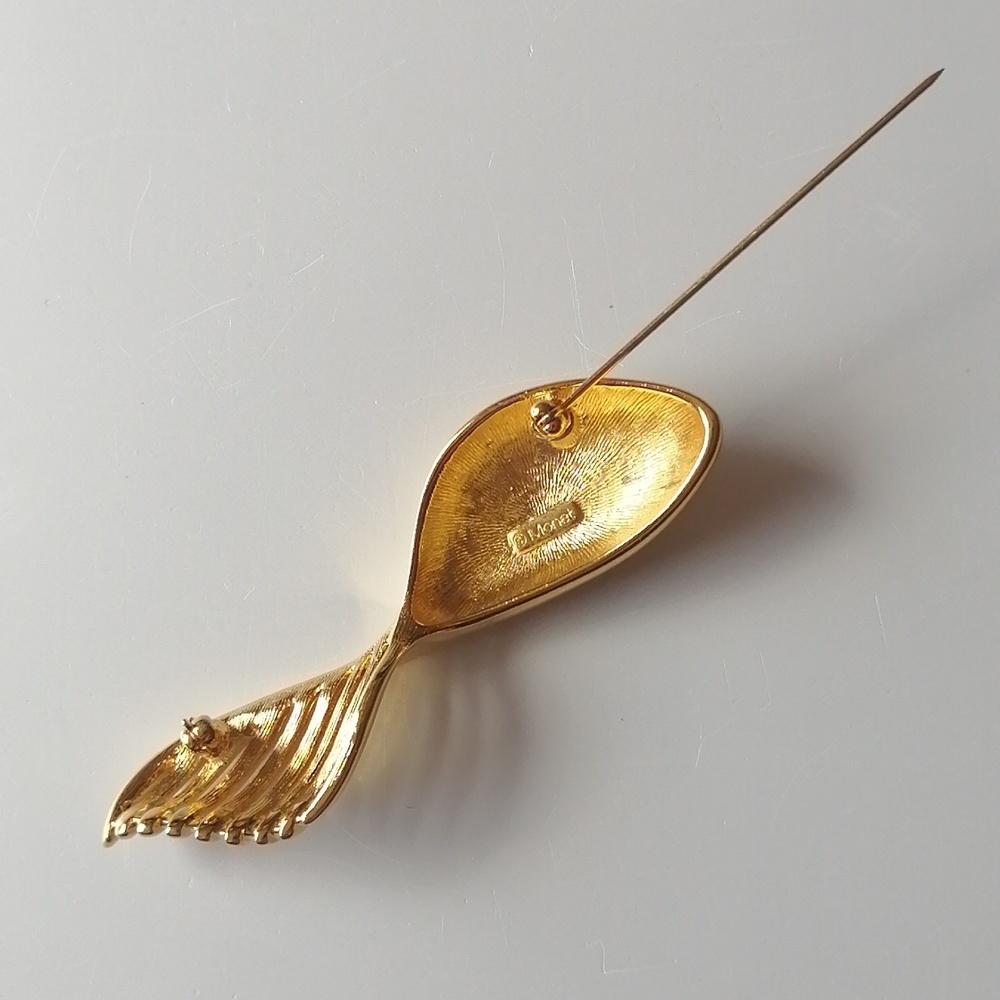 Vintage Monet Minimalist Abstract Goldtone Unisex Brooch Pin - Picture 4 of 7
